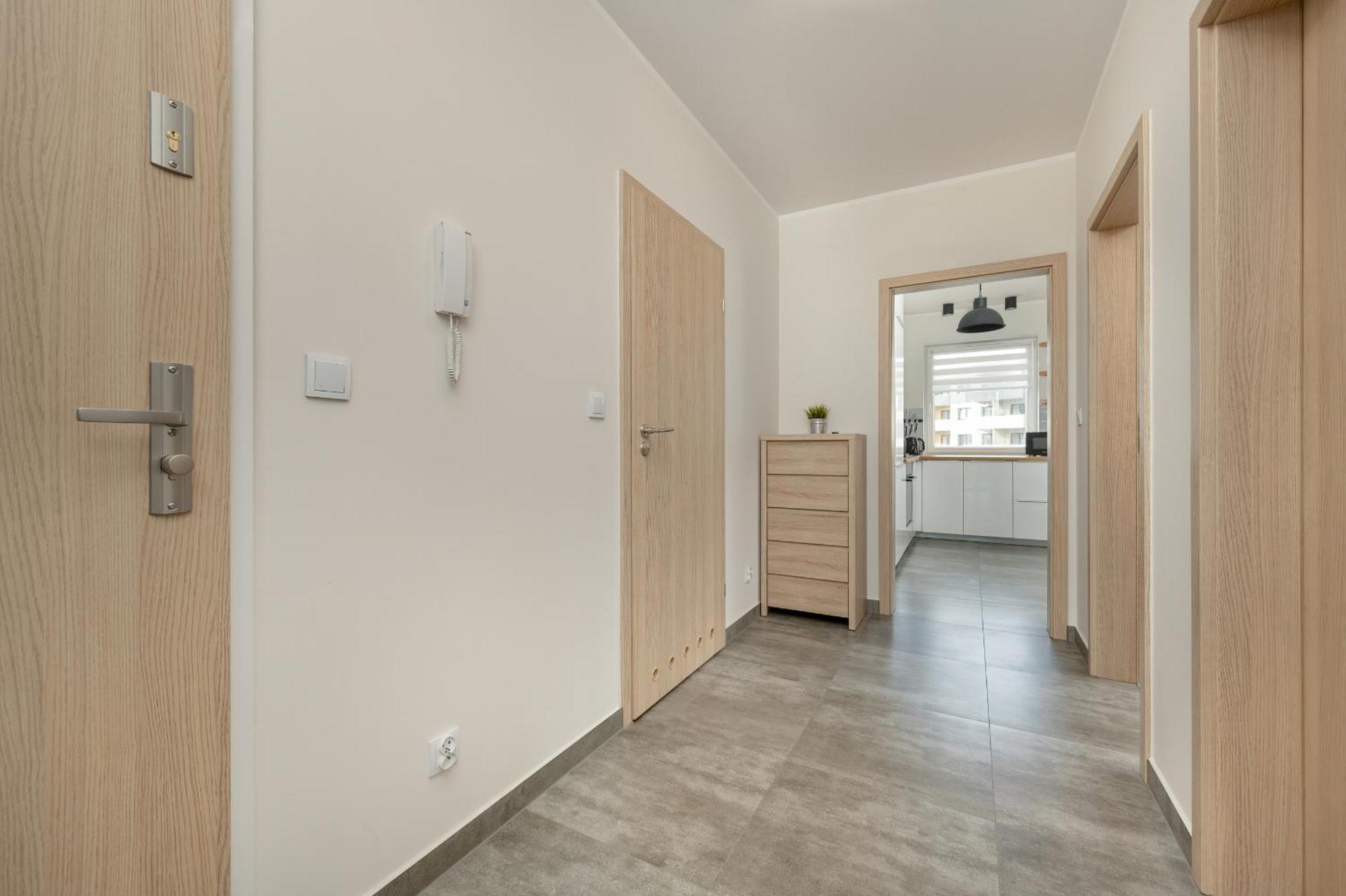 One Bedroom Nadodrze With Free Garage By Renters Apartment