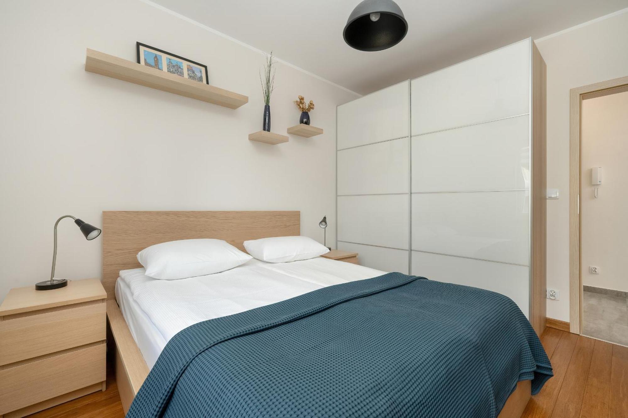 One Bedroom Nadodrze With Free Garage By Renters Apartamento *